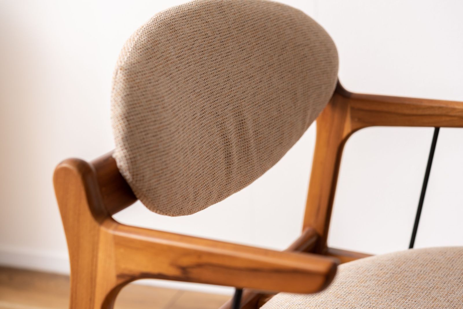 フロアチェアM 天然木(チーク) スチールアクセント-送料込み直送