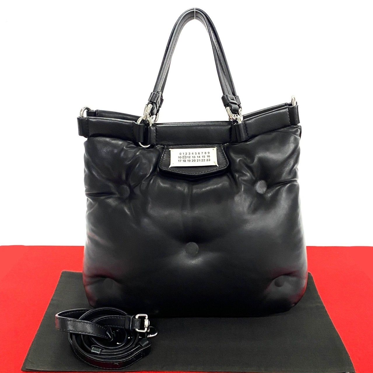 極美品 メゾンマルジェラ ハンドバッグ 刺繍 レザー ブラック 極美品】Maison Margiela レザー ミニハンドバッグ ブラック