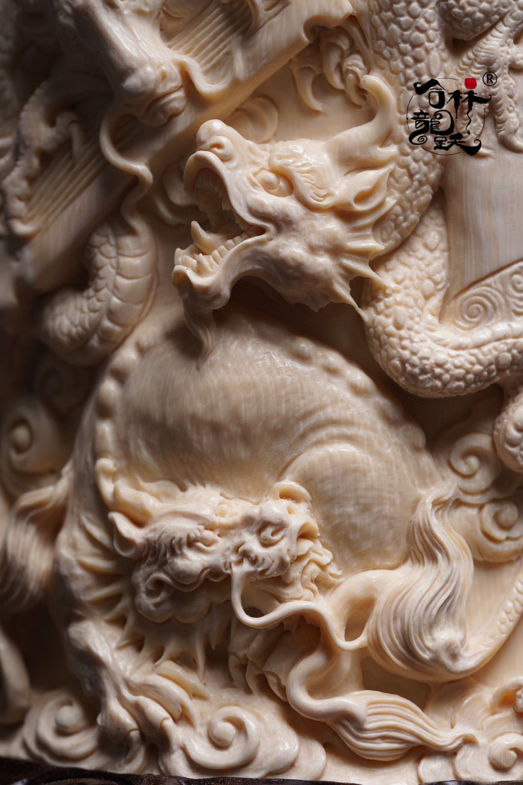 天然 マンモスの牙 精巧彫刻 竜生九子·筆筒16×14×11cmグラム重さ | alityan.com - 彫刻/オブジェ