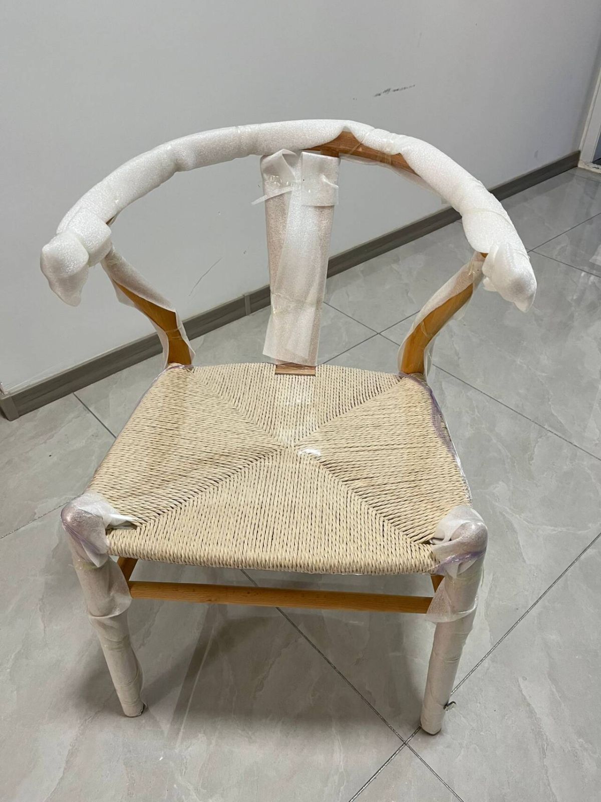 北欧アンティーク風 ダイニングチェア 椅子脚カバー付き 高級感満載 新品 北欧無垢材 高級アームチェア おしゃれ Yチェア風 リプロダクト 肘付き 軽量 軽い コンパクト 椅子 ワイチェアー Y