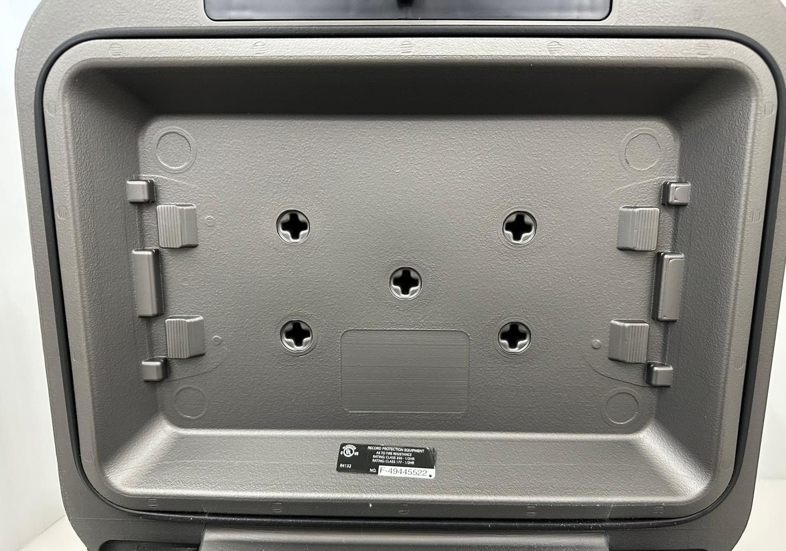 美品　鍵付き　SentrySafe セントリーセーフ ポータブル金庫  防火 Amazon｜SENTRY (セントリー) 金庫 家庭用 UL規格 30分 耐火