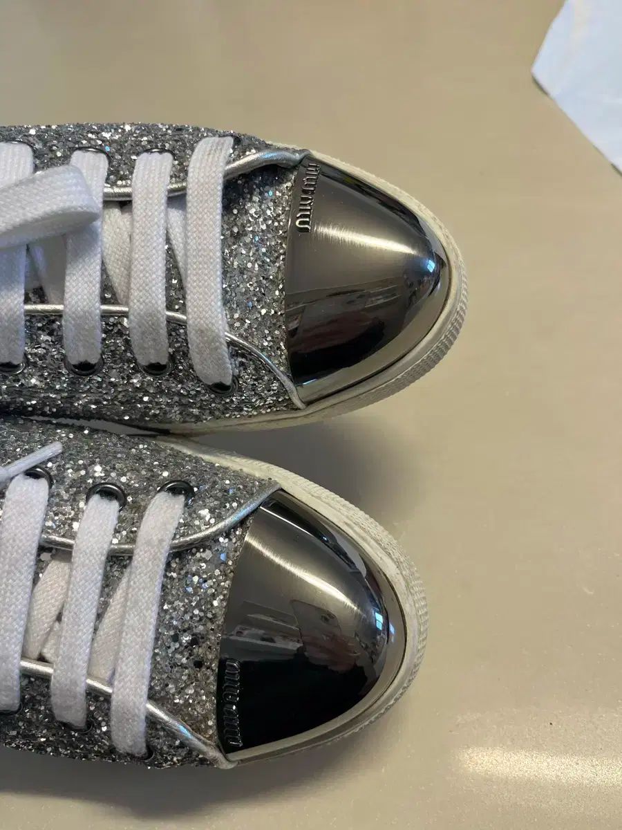 ミュウミュウ MIUMIU メタルトゥ グリッタースニーカー 5E8998