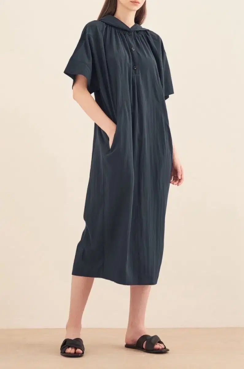 the CASHMERE フード ネックシャーリング ワンピース 85