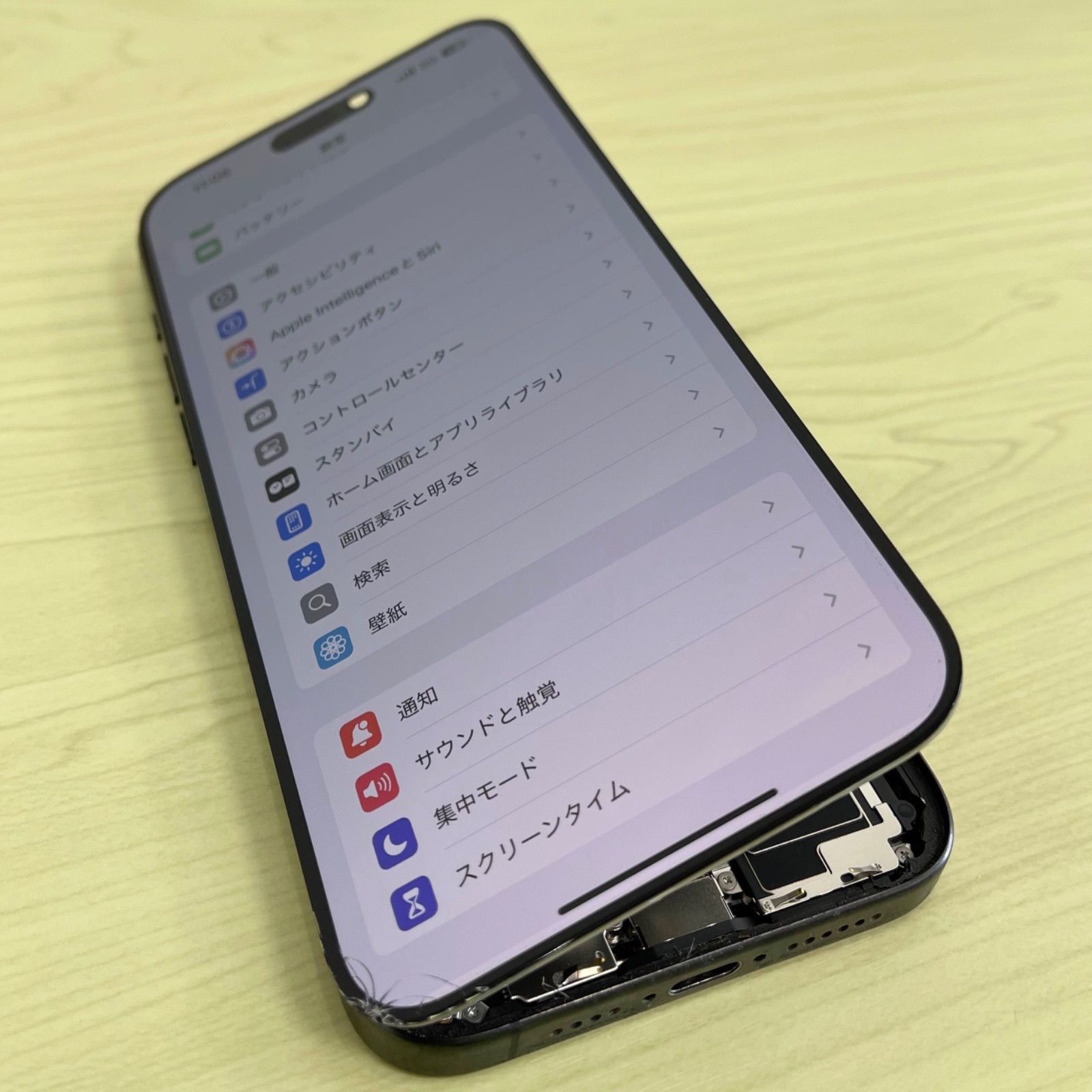 iPhone15 ジャンク品　画面割れ iPhone15ProMax 画面タッチパネル 純正品 ジャンク 画面割れ