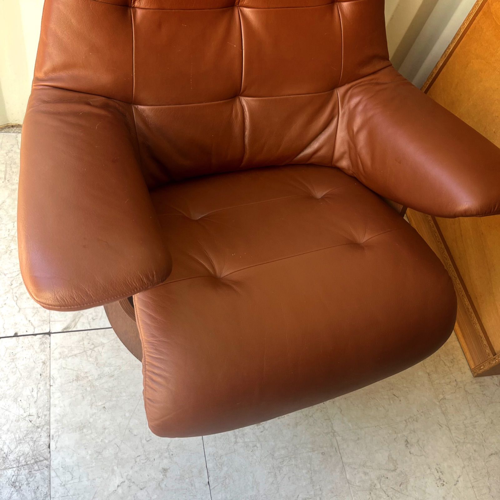 【美品】カリモク 1人ソファー 用　ザファースト　オットマン オレンジ 牛革 The First（カリモク家具） 【開梱設置付】ザ・ファースト