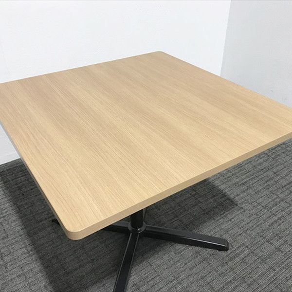角テーブル