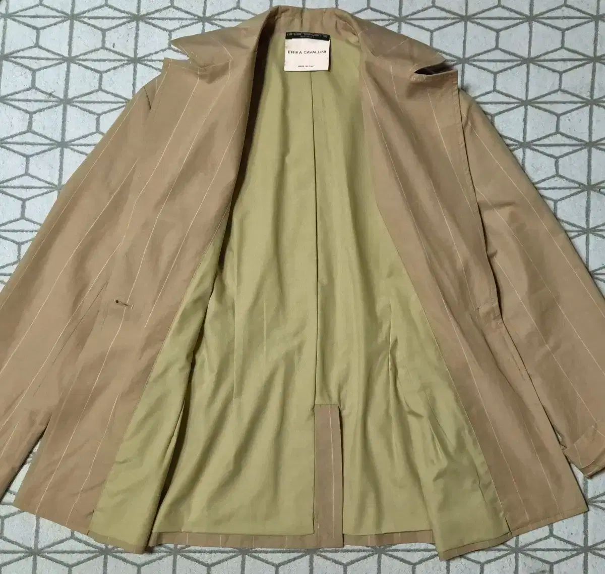 ジャケット 販売しています