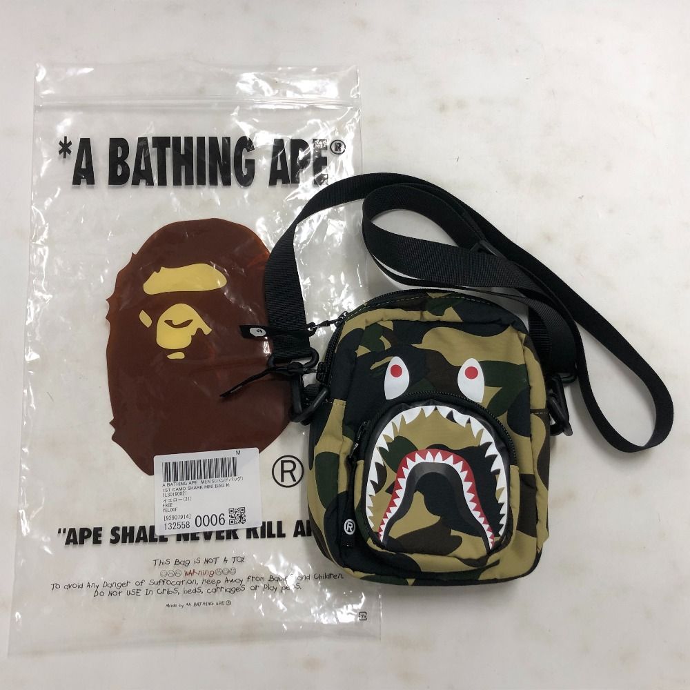 02w16035 アベイシングエイプ A BATHING APE 1ST CAMO SHARK MINI BAG カーキグリーン 中国製 メンズ ショルダーバッグ ポリエステル