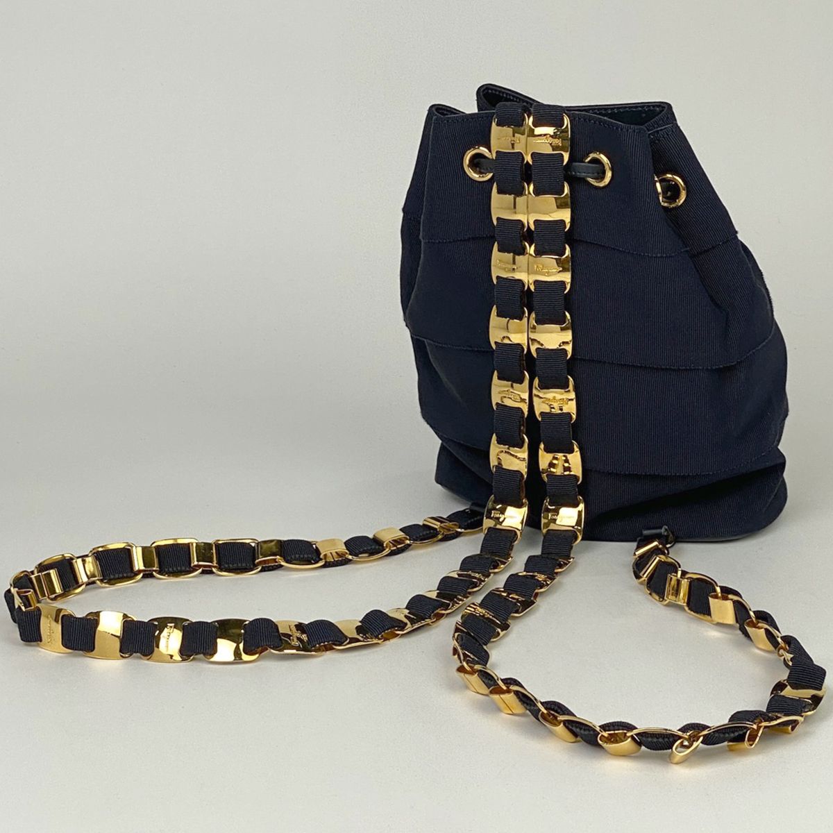 良品　サルヴァトーレフェラガモ　リュック　ヴァラ　チェーン　ナイロン　レザー　黄 サルヴァトーレフェラガモ Salvatore Ferragamo ヴァラチェーン