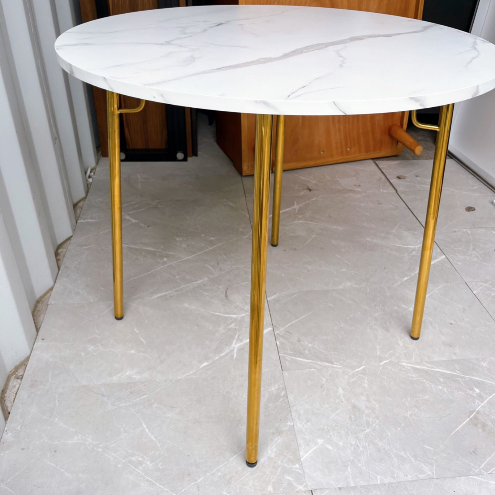 ベル 大理石風ホワイトラウンドダイニングテーブル