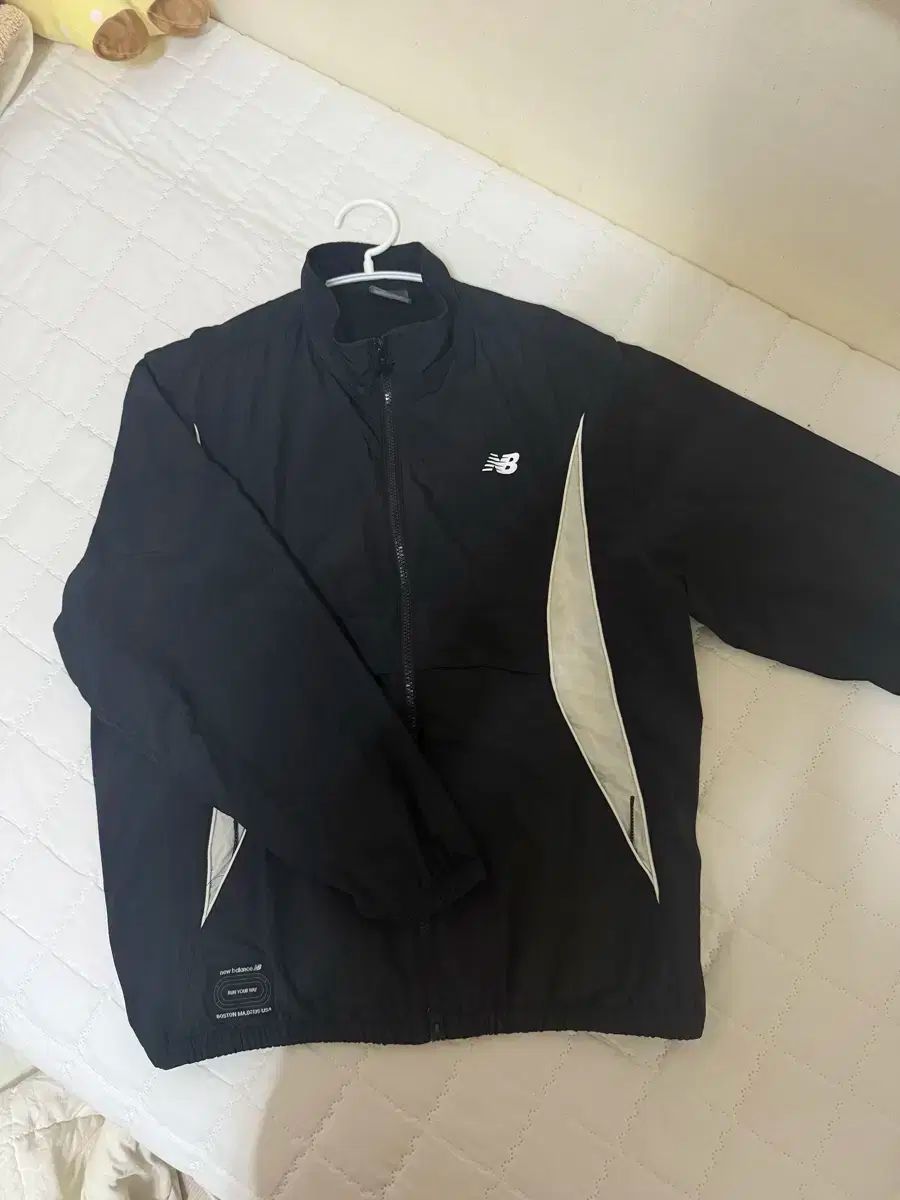 ニューバランス ウィンドブレーカー m