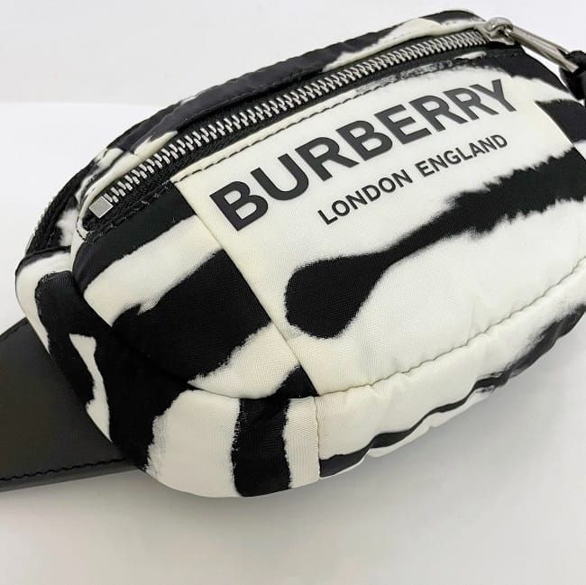 BURBERRY ボディバッグ ホワイト バーバリー ボディバッグ ec-22942 ホワイト ブラック 【公式通販】