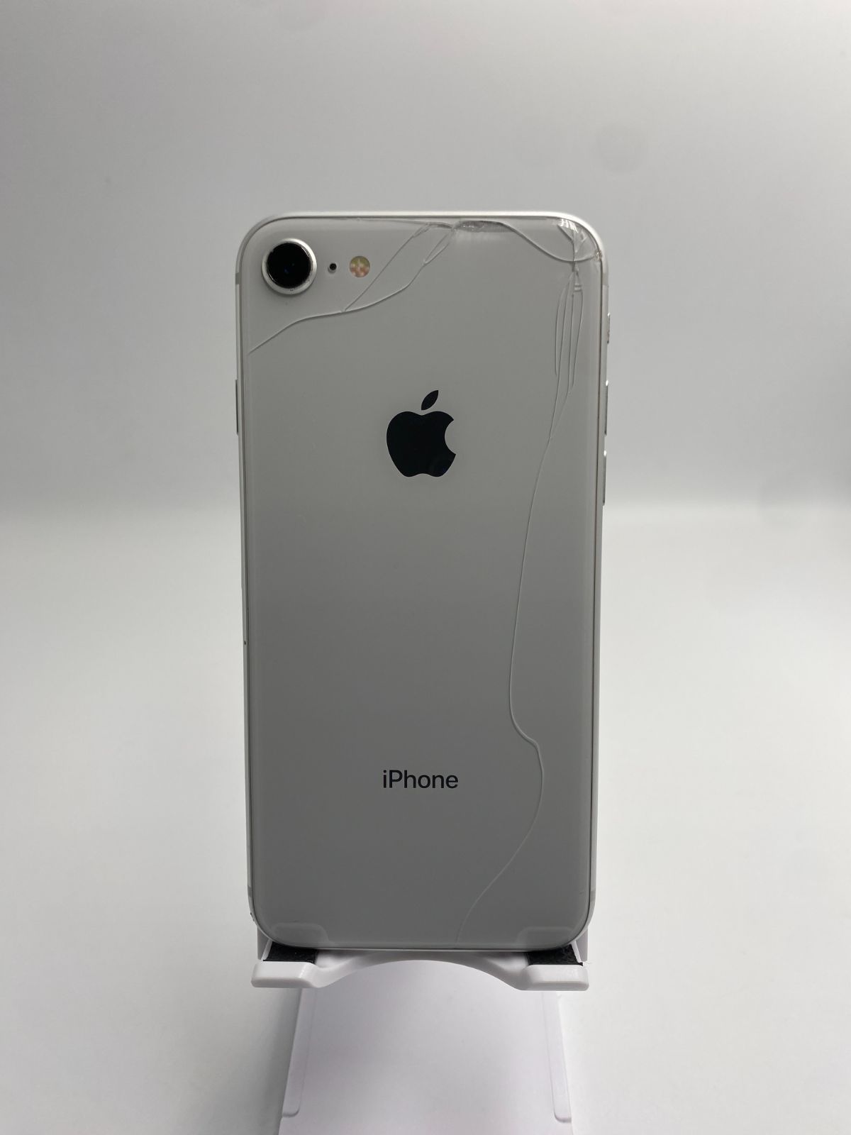 ゴ*生様 iPhone8 64GB シルバー ひび割れあり SIMロック解除済】docomo iPhone8 64GB A1906 (MQ792J/A