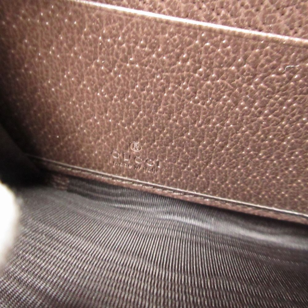 ベージュ ブラウン