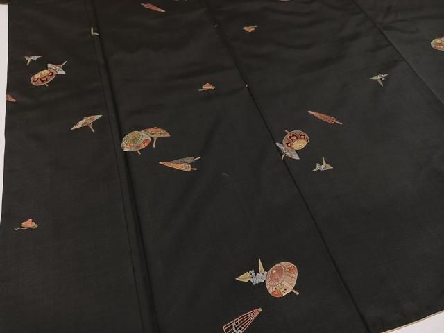 平和屋着物●本場大島紬　刺繍　番傘花文　折り鶴　黒地　正絹　逸品　AABA4351ph 平和屋着物○本場大島紬 刺繍 番傘花文 折り鶴 黒地 正絹 逸品