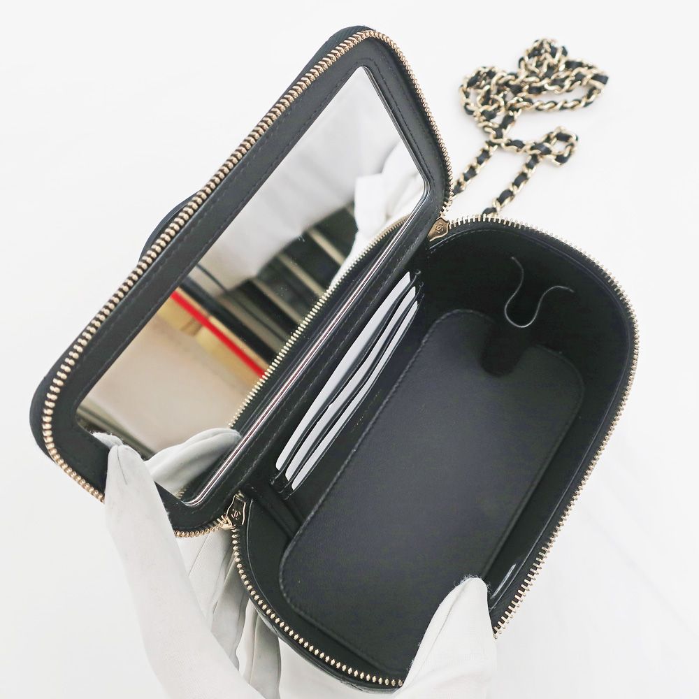 CHANEL ブラック ポーチ ゴールドチェーン CHANEL （新品・未使用品）シャネル ココマーク チェーン
