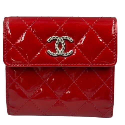 CHANEL 二つ折り財布 赤 レザー 【公式通販】