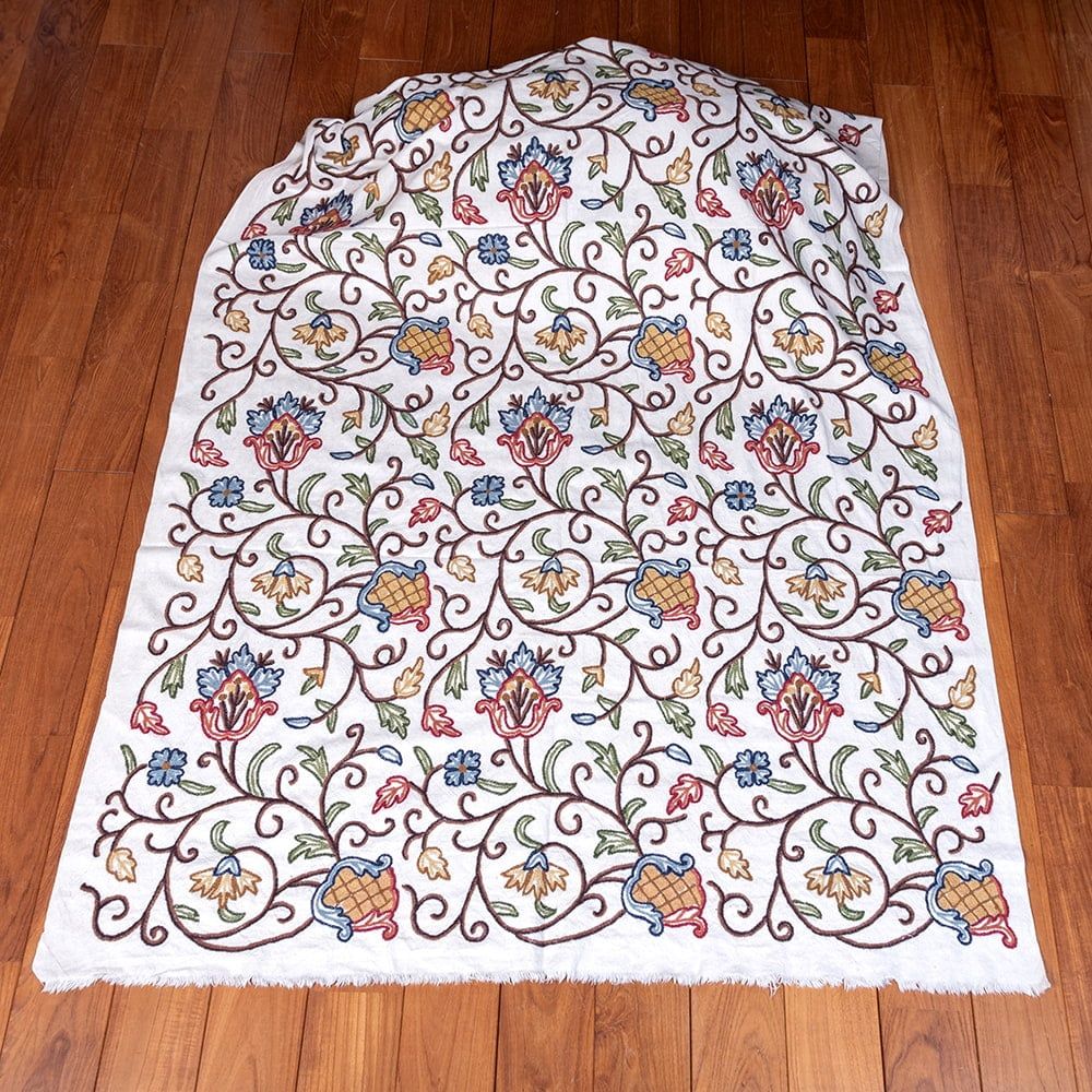 ウール刺繍糸による贅沢な刺繍〔約127cm〕 |