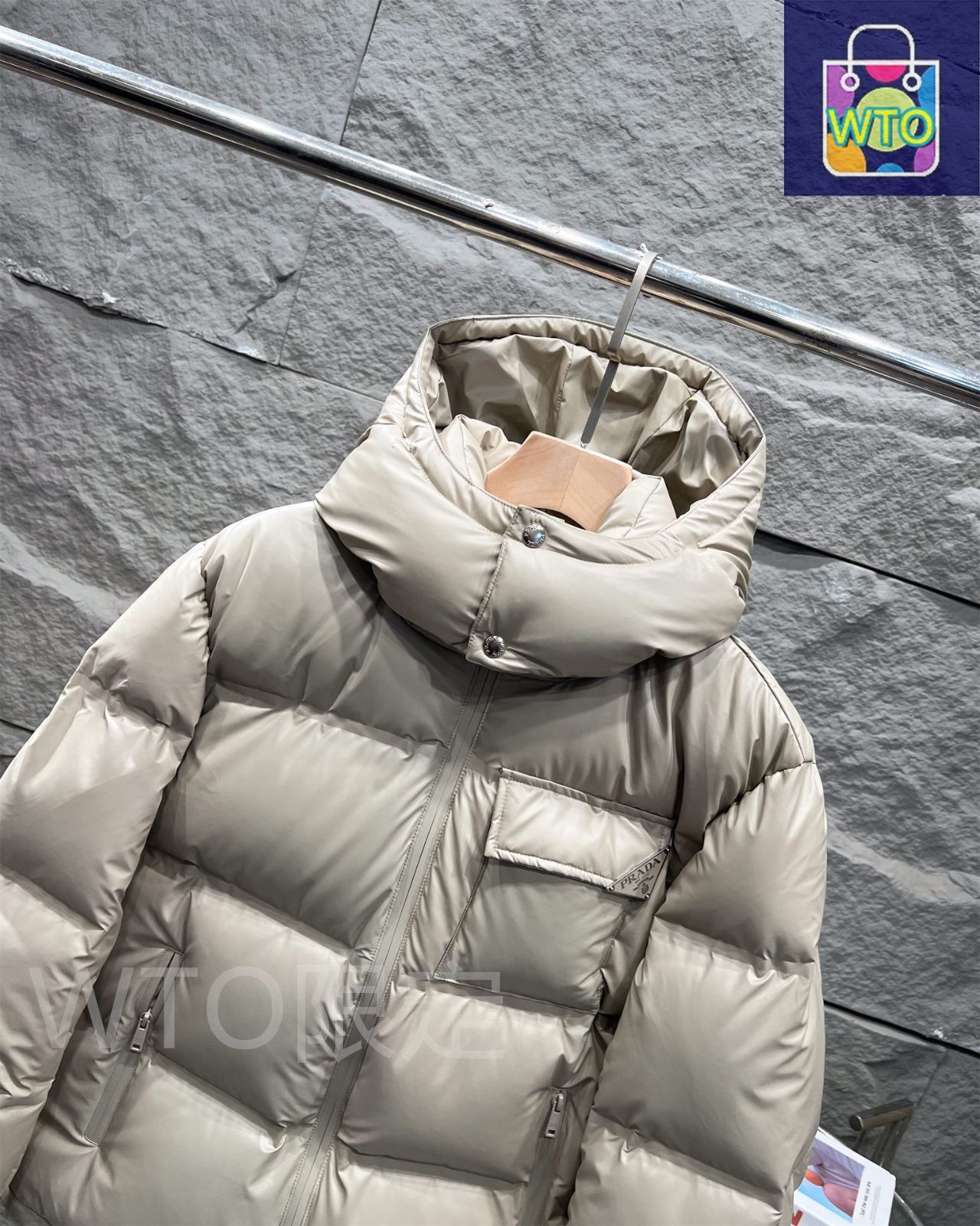 6万取引突破★UPS速達便【PRADA】29X042 1WQ8_ダウンジャケット org.jpg