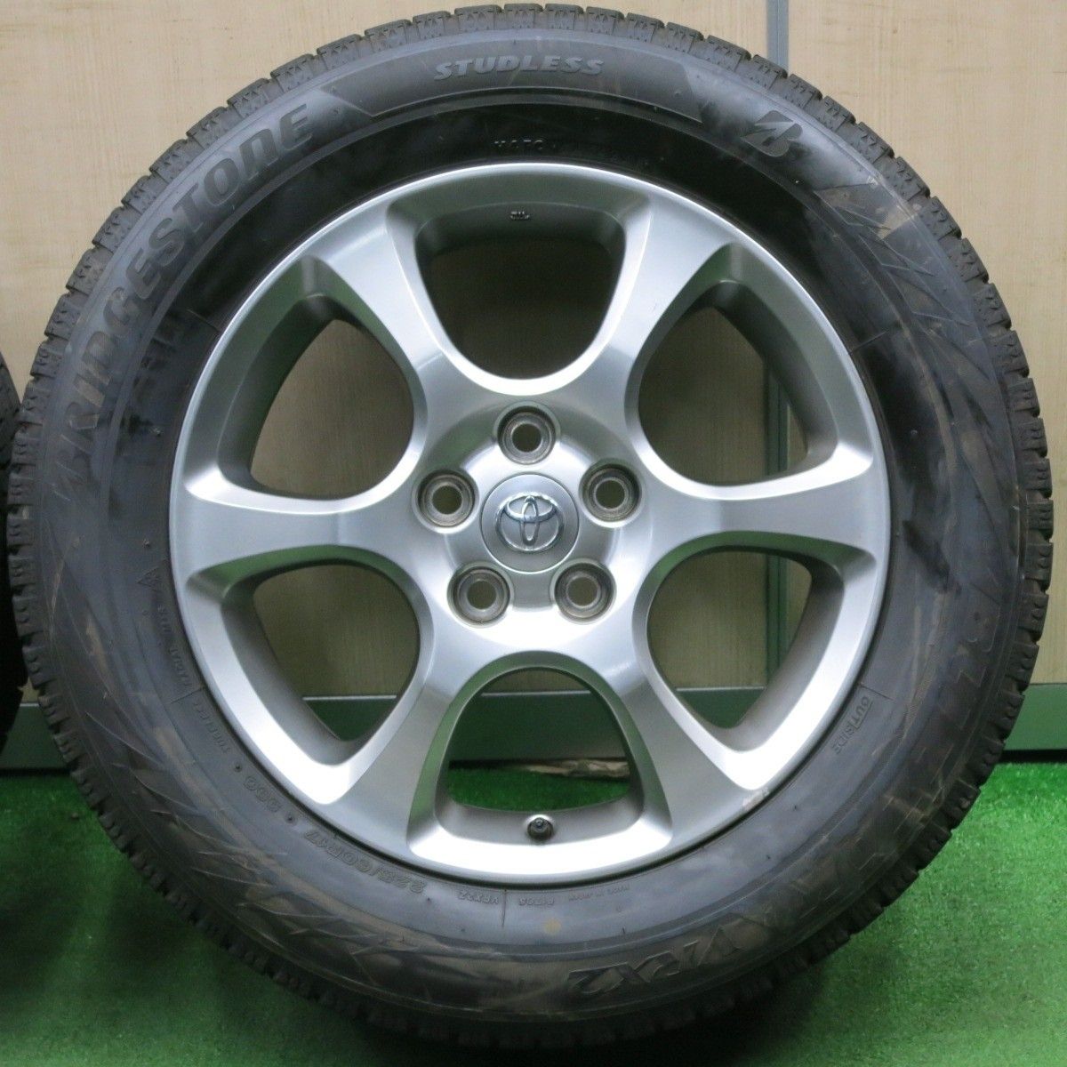 バリ溝！21年！8.5分☆トヨタ エスティマ 純正 225/60R17 スタッドレス 