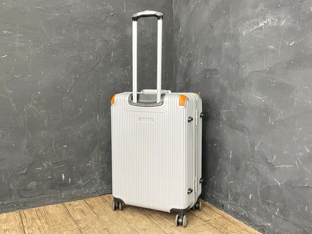 スーツケース
