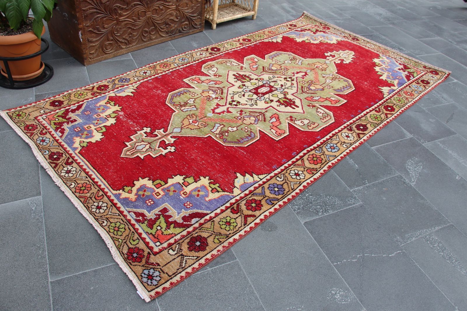 カイセリ製トルコ絨毯 手織り ラグ（素材：綿、ウールサイズ：131 x 256 cm）