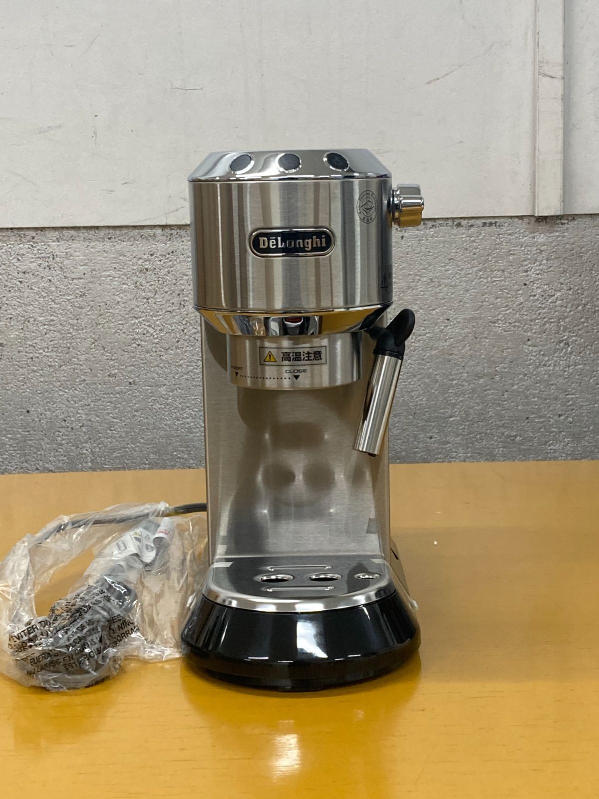 未使用】デロンギ(DeLonghi) エスプレッソ・カプチーノメーカー ブラック×シルバー 1L EC680M - メルカリ