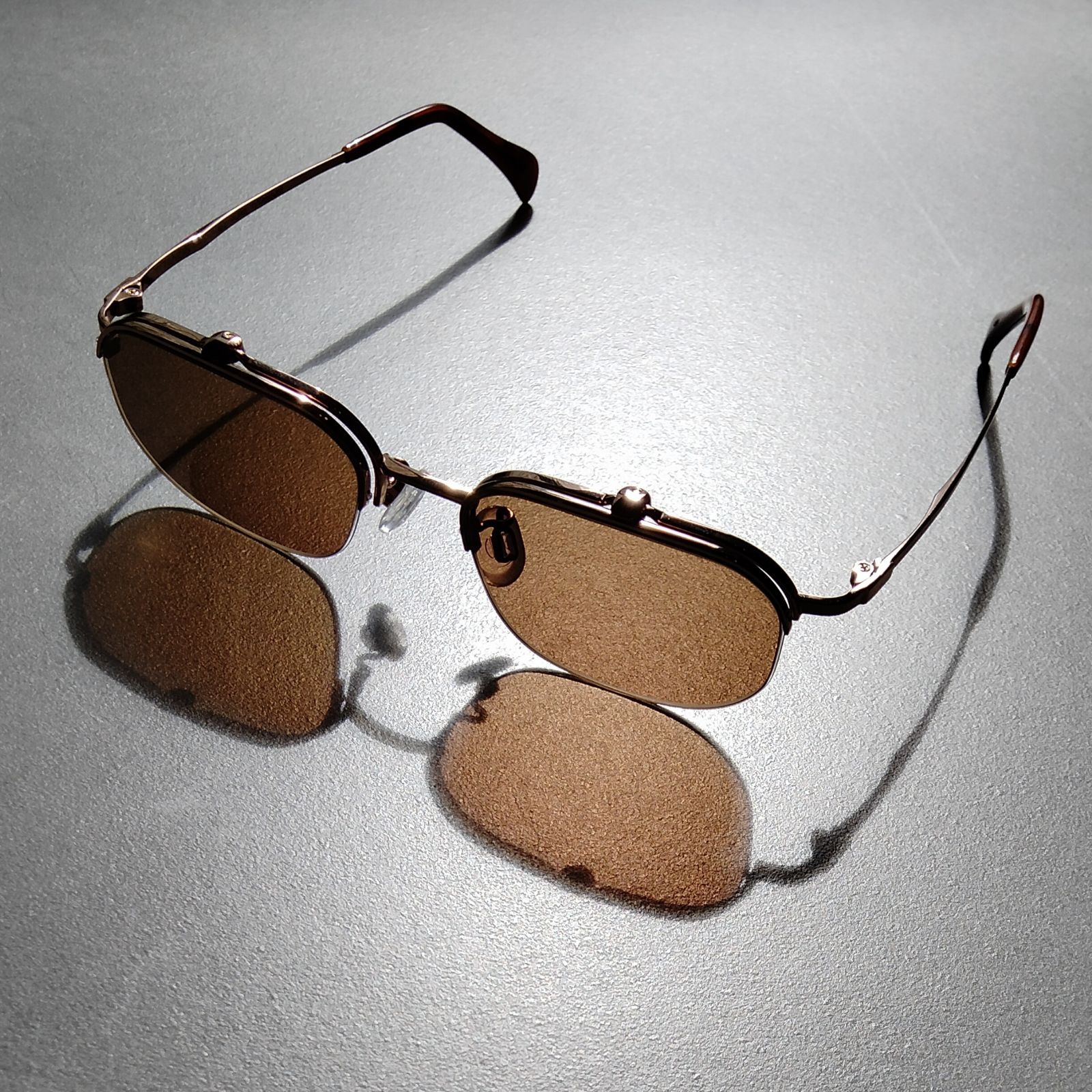 TITANOS by Maruman Optical 左右別駆動 跳ね上げ式サングラス「T