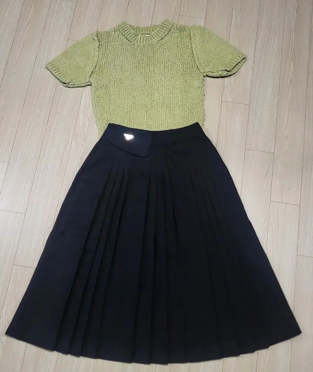 ブックル半袖ニット P トライアングルロゴ プリーツ プリーツスカート セット