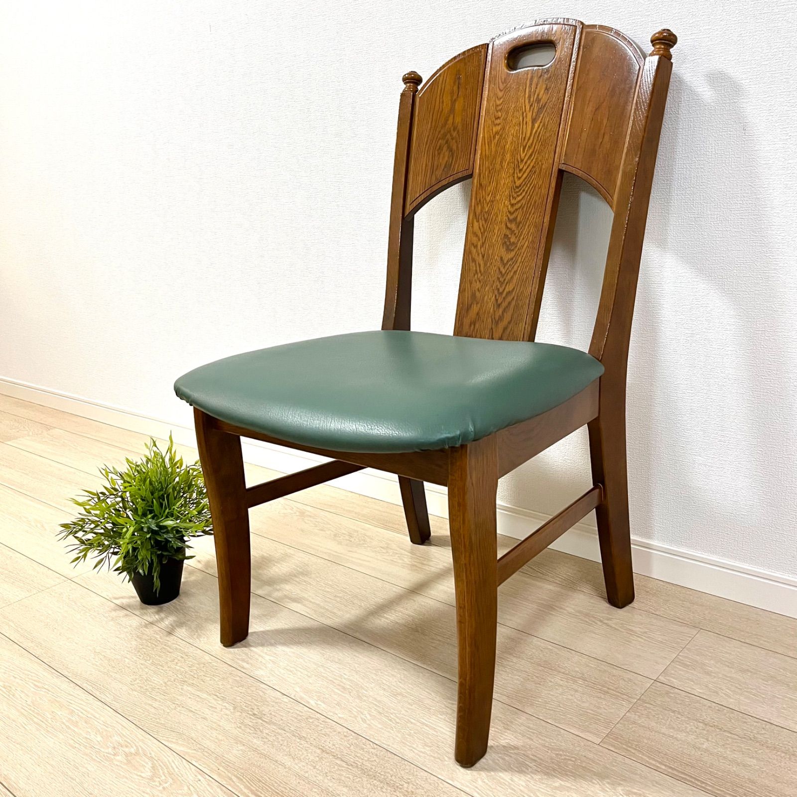 た45 karimoku カリモク ダイニングチェア オーク材 グリーン レザー調 クラシックモダン 北欧スタイル