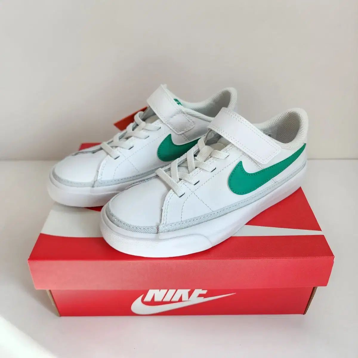 新品 NIKE(ナイキ) コート レガシー- 190