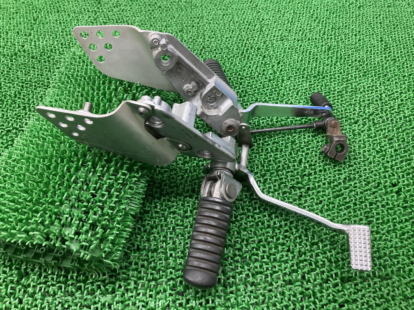 ZRX1200R ステップ 左右 35011-1819/35011-1820 カワサキ 純正 中古