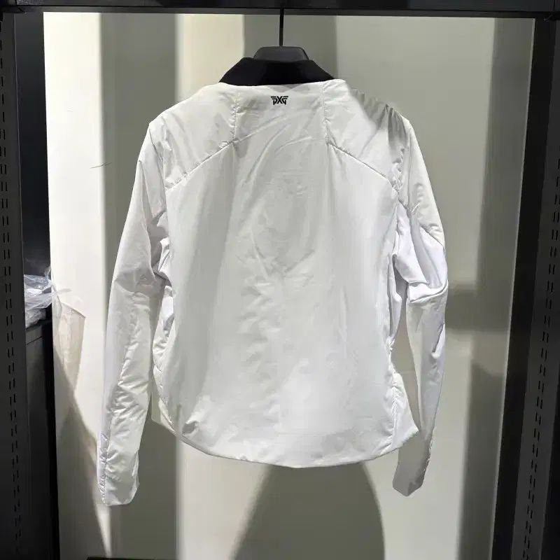 女性用ゴルフウェア