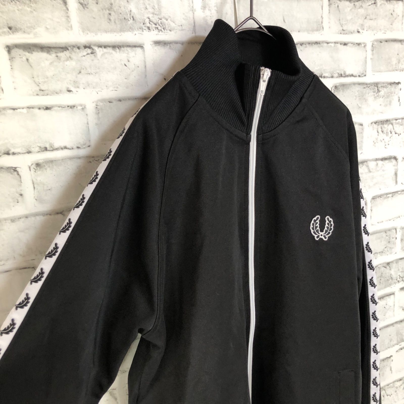【レア】フレッドペリー ポルトガル製 トラックジャケット ジャージ 袖ロゴ月桂樹 Fred Perry⭐️トラックジャケット/ジャージ S 刺繍月桂樹