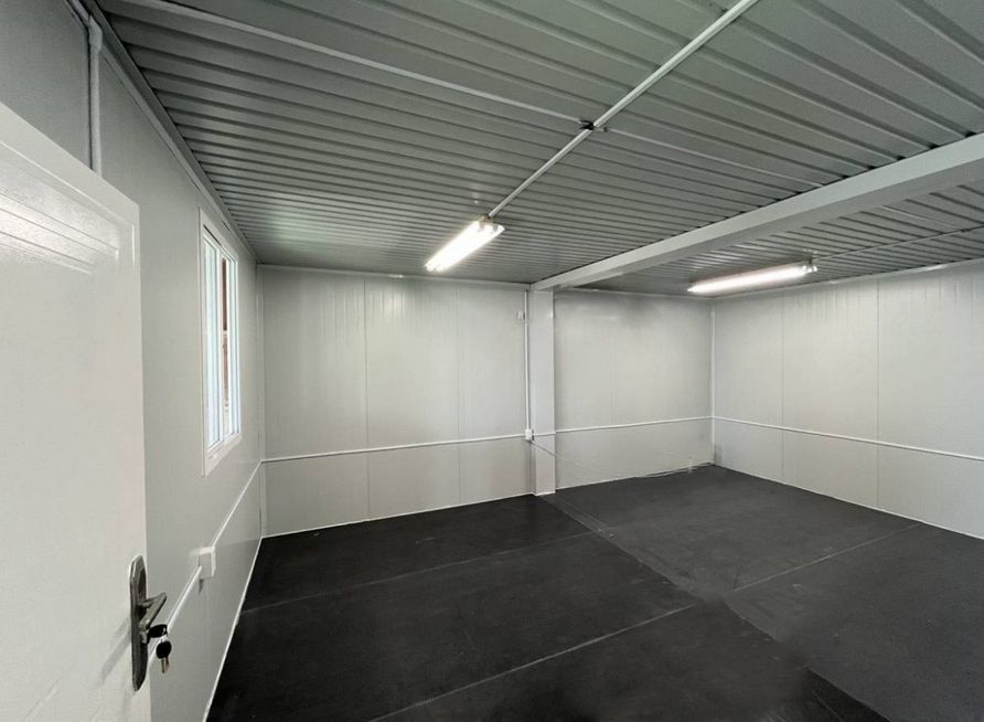 ユニットハウス プレハブ 3連棟 車庫 事務所 店舗 連結可能 屋上 ユニットハウス プレハブ 3連棟 車庫 事務所 店舗 連結可能 屋上