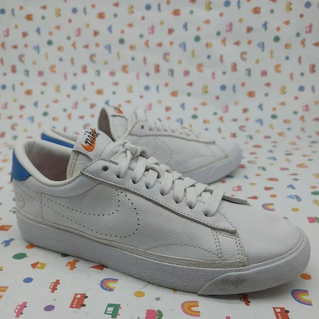 NIKE(ナイキ) テニスクラシック レディーススニーカー 240_