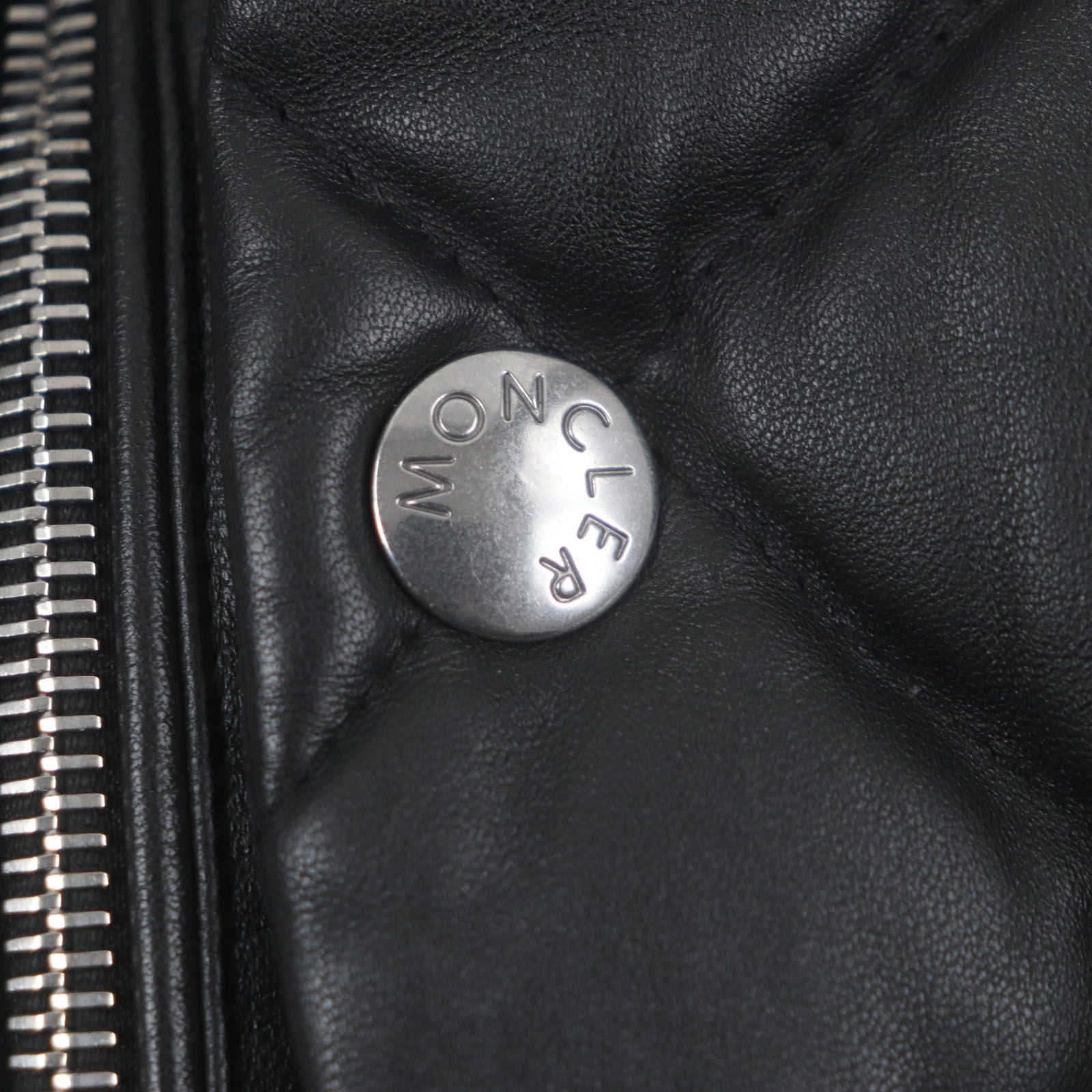 MONCLER モンクレール ライダース　ホワイト　ワッペン　ナイロン　ゴルフ MONCLER モンクレール ライダース ホワイト ワッペン ナイロン