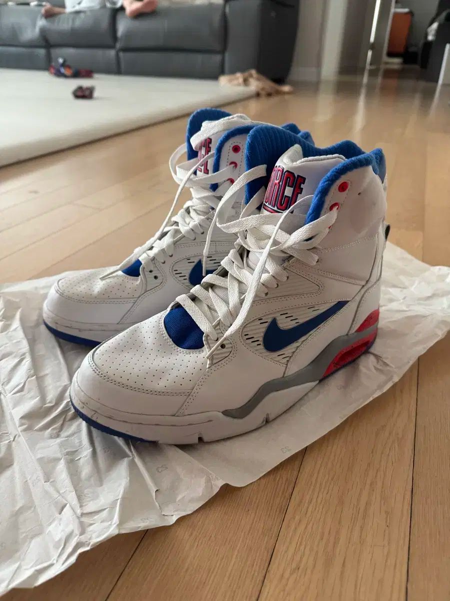 ナイキ エア コマンド フォース 280