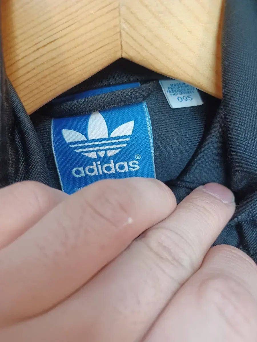 adidas アディダス