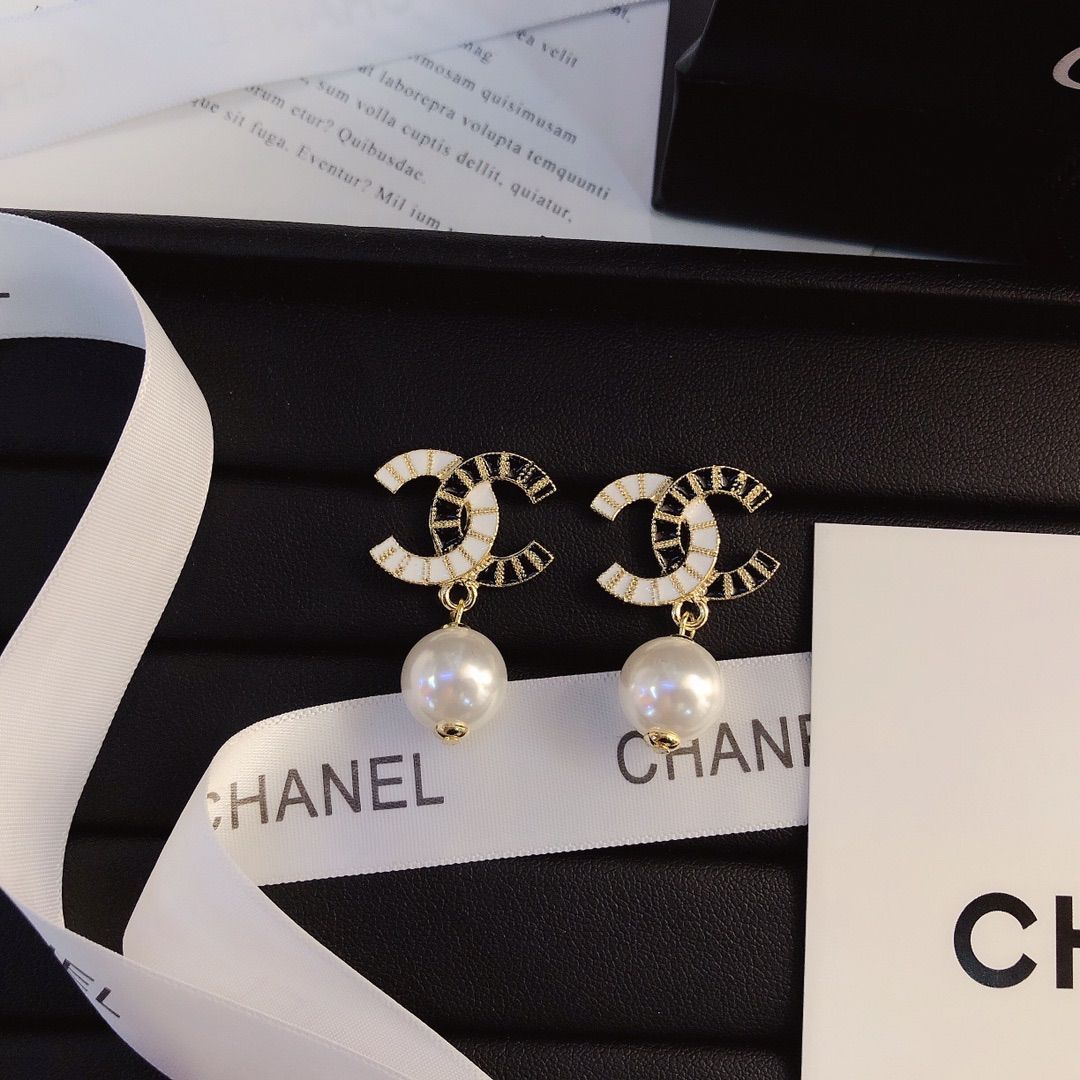 CHANELパールピアス - メルカリ