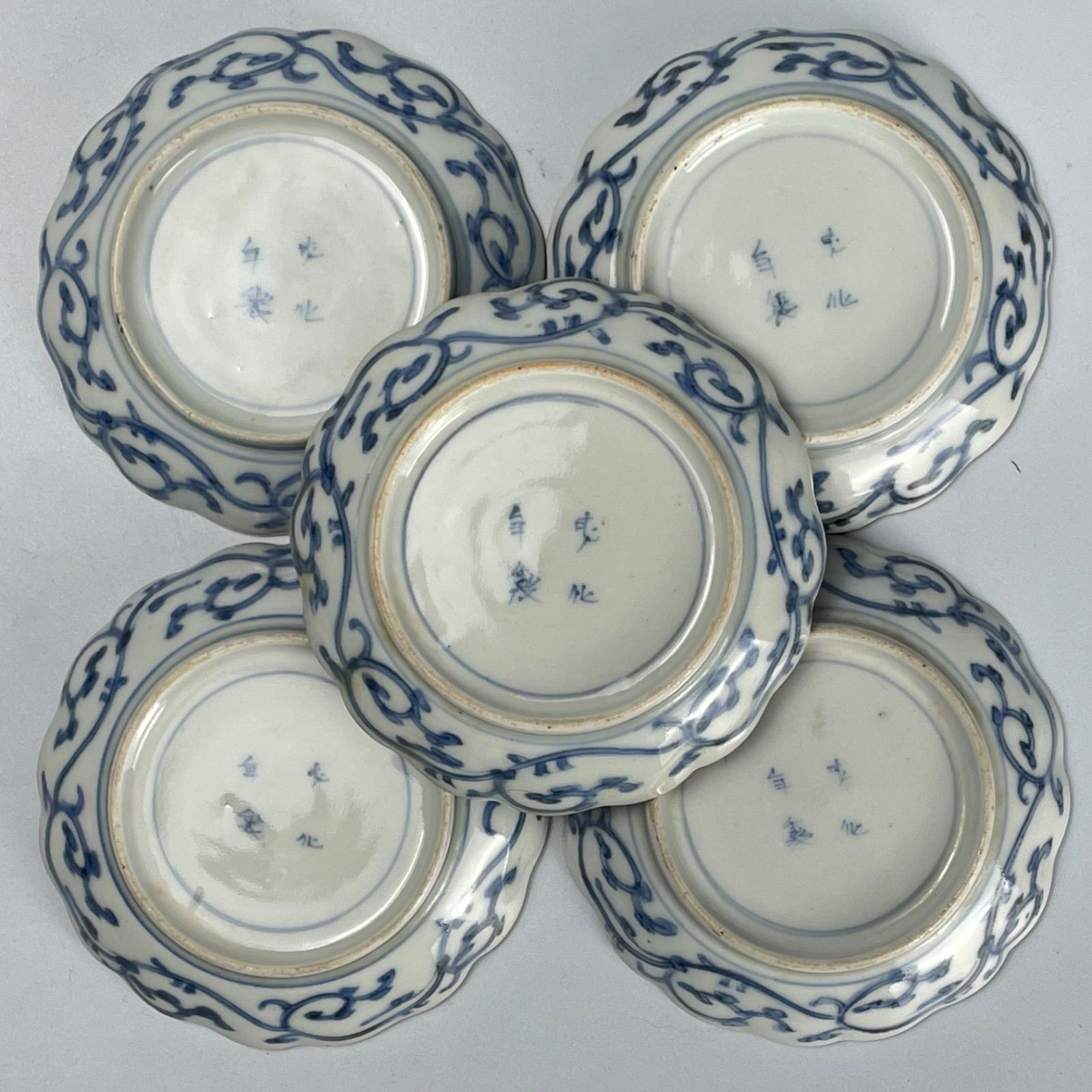 古伊万里　赤絵　松竹梅図　平皿　アンティーク 307 赤絵 古伊万里 伊万里焼 松竹梅 花 骨董 アンティーク 小皿