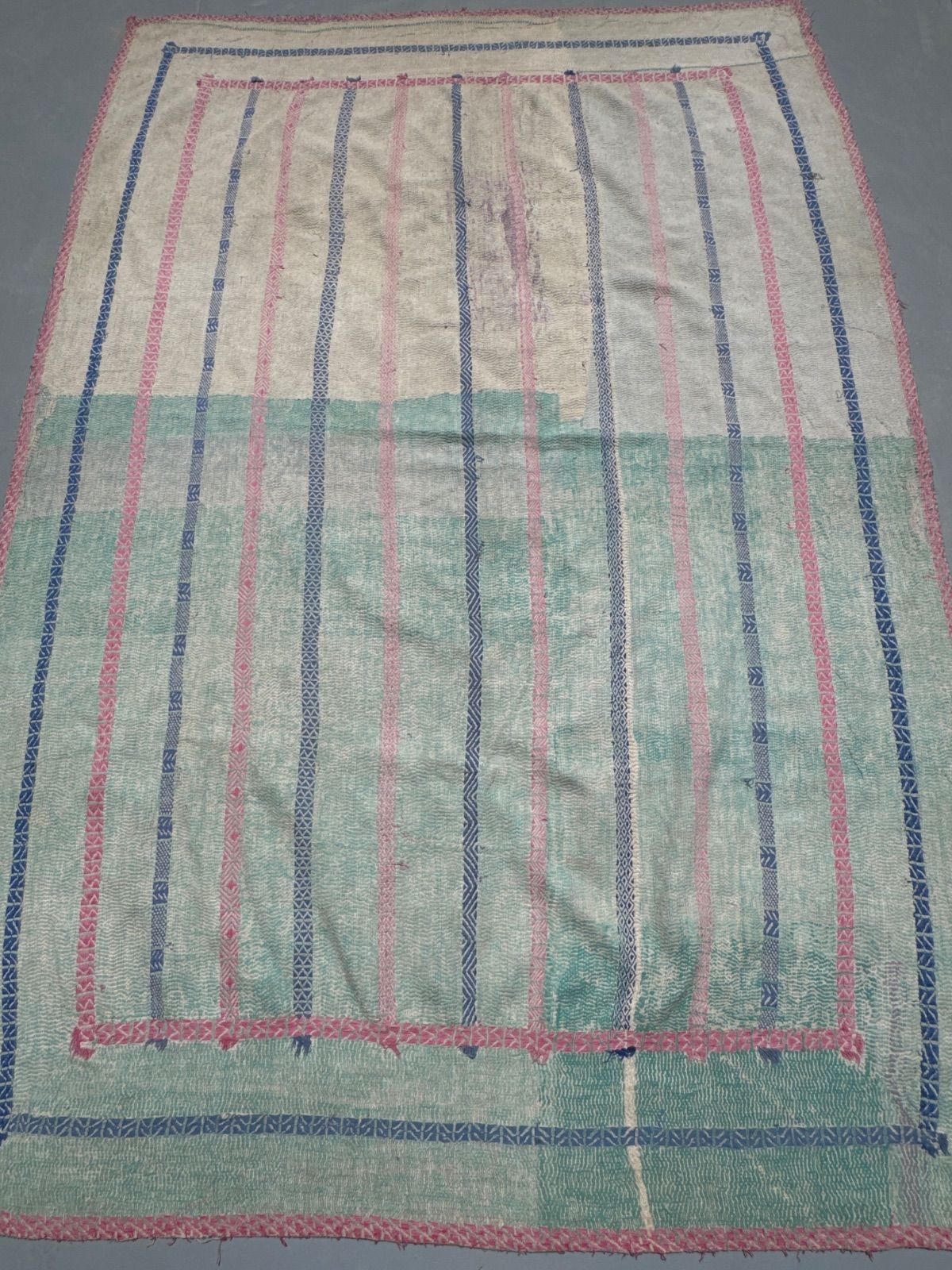 G053 8 グドゥリー ラリーキルト マルチカバー ボロ BORO 刺し子 グドゥリー 手縫い ハンドメイド インド ラグ マット ソファーカバー マルチマット 刺子 古布