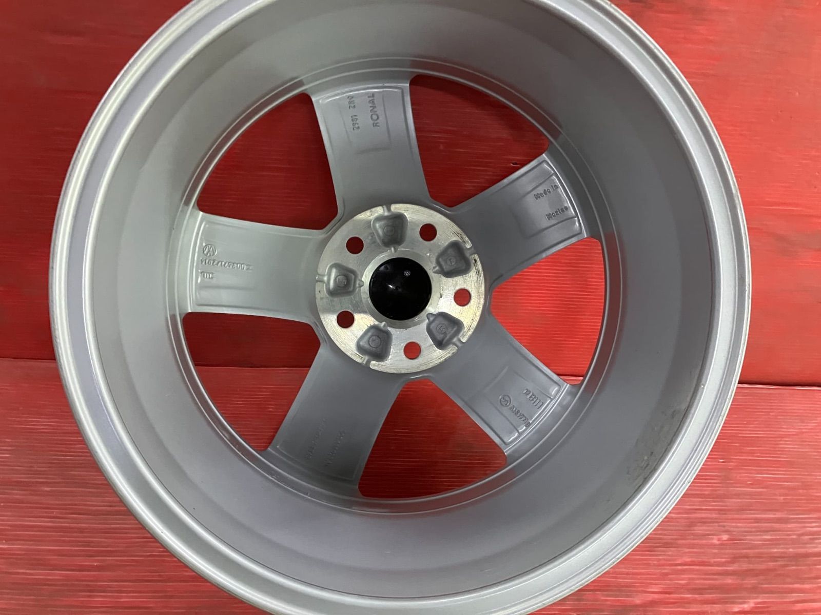 フォルクスワーゲン　ビートル　純正ホイル　4つ　215-55Ｒー17 フォルクスワーゲンビートル純正ホイル4つ215-55Rー17