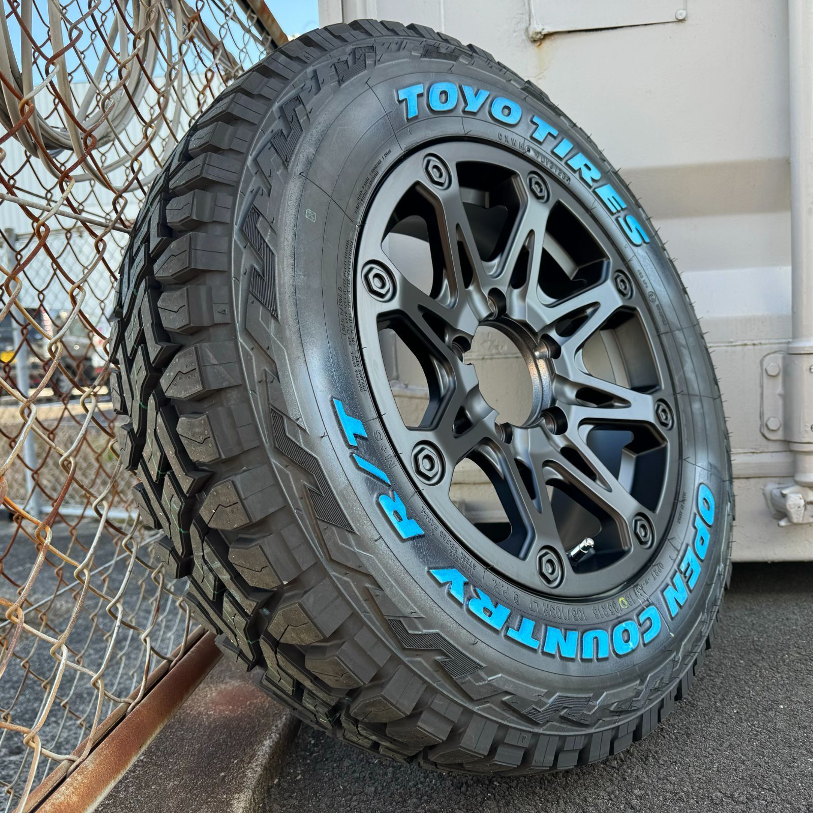 トーヨー オープンカントリー RT 185/85R16 ホワイトレター ジムニー専用 jb64 jb23 ja12 ja11 タイヤホイール 4本セット  オフビート ホイール バウンティーコレクション BDX08 - メルカリ