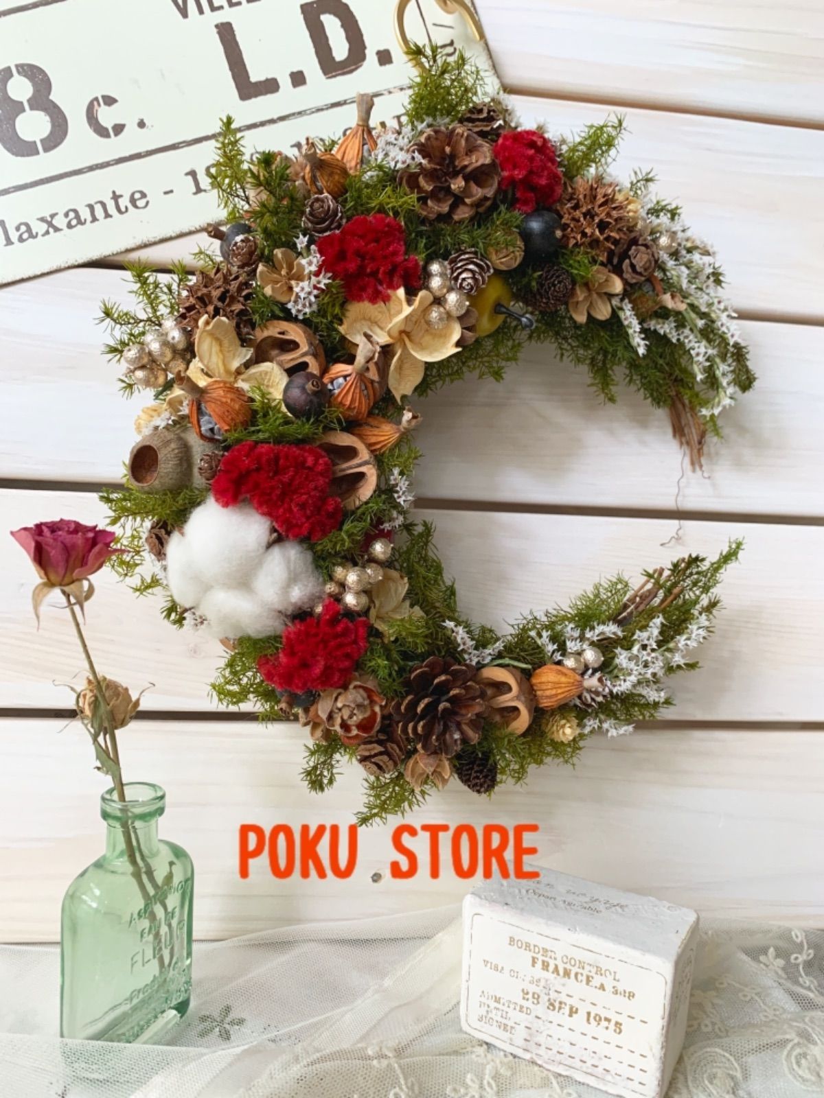 メルカリshops クレセントリース 真っ赤なケイトウ 三日月リースドライフラワー クリスマスリース