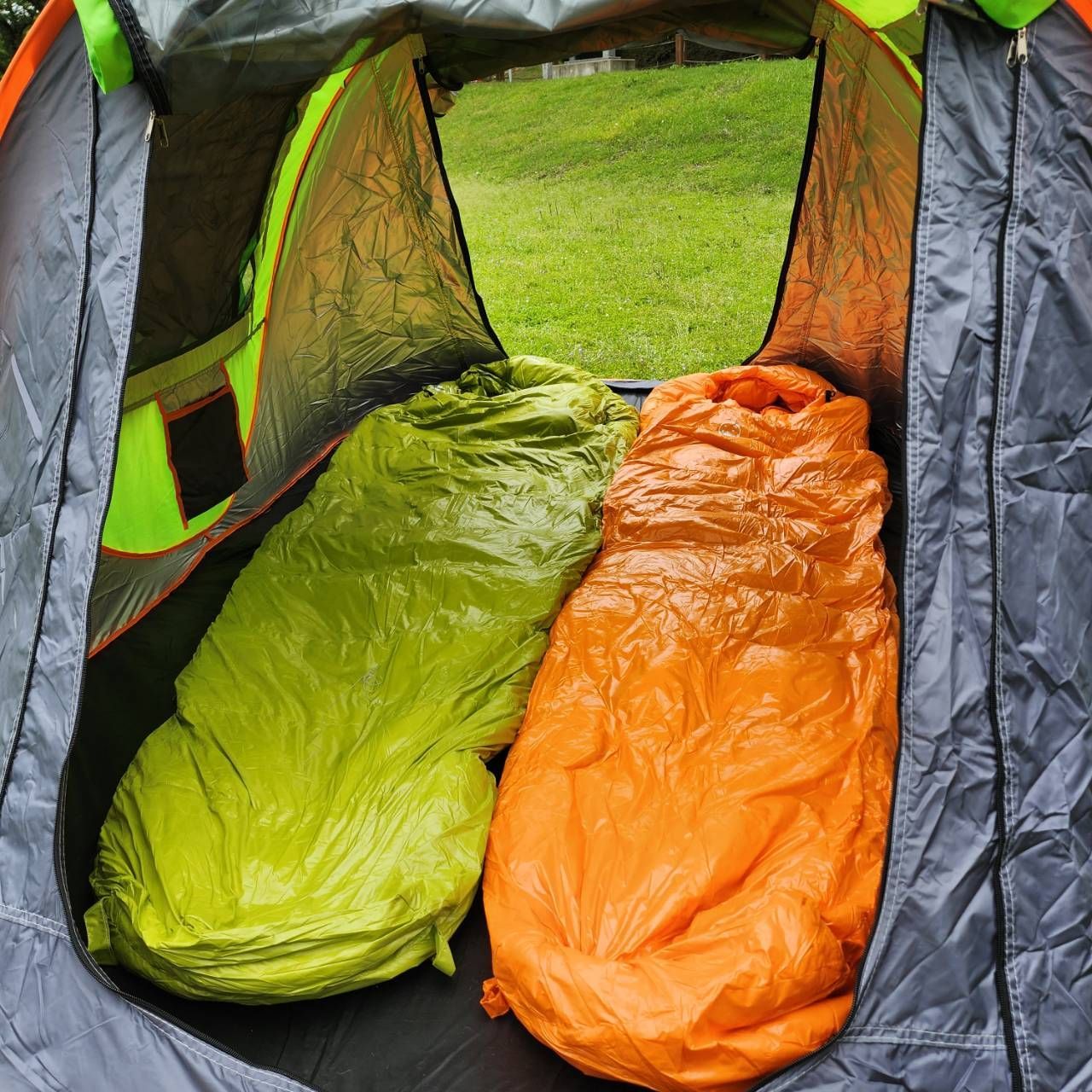 グースダウン使用 マミー型寝袋 アウトドア 防水 シュラフ オレンジ 700g - メルカリ