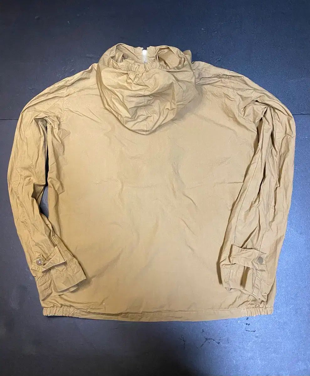 ジップアップパーカー