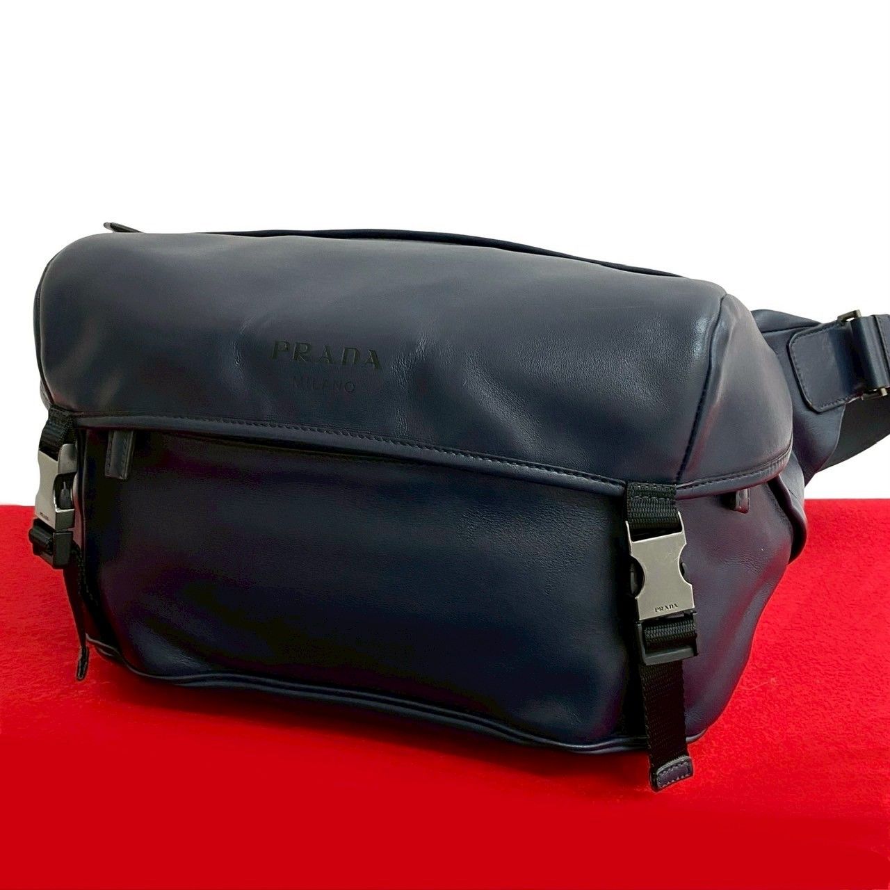 極 美品 希少品 PRADA プラダ ロゴ エンボス 型押し レザー 本革