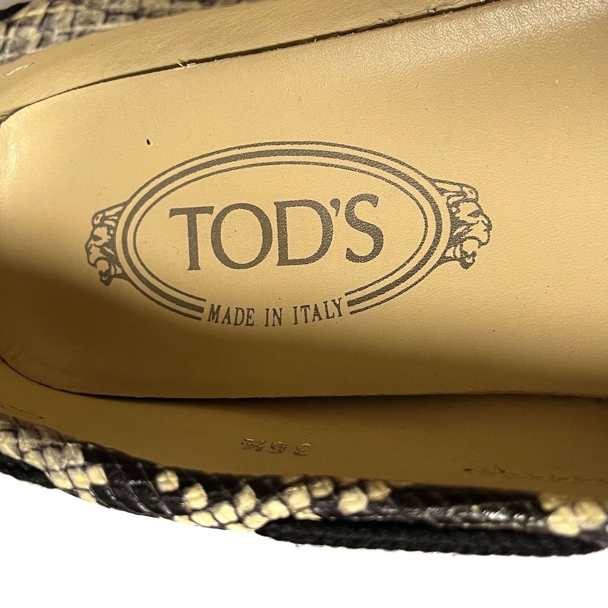 TOD'S(トッズ) スリッポン 36 1/2 レディース - アイボリー×黒 型押し 