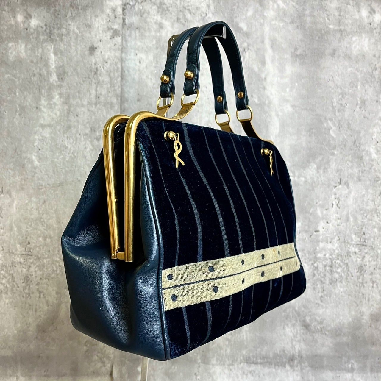 ✨良品✨ Roberta di Camerino ロベルタディカメリーノ カラベラ ✨良品✨ Roberta di Camerino ロベルタディカメリーノ カラベラ